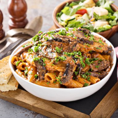 Votka tavuk makarna makarna sosu ile