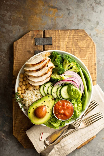 Healthy lunch bowl with grilled chicken — Stock Photo, Image