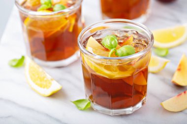 Şeftali ve limonlu buzlu çay