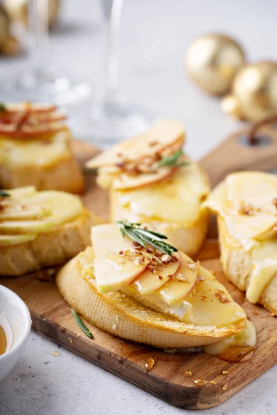 New Years Eve party appetizer, pear and brie crostini — Stock Photo, Image