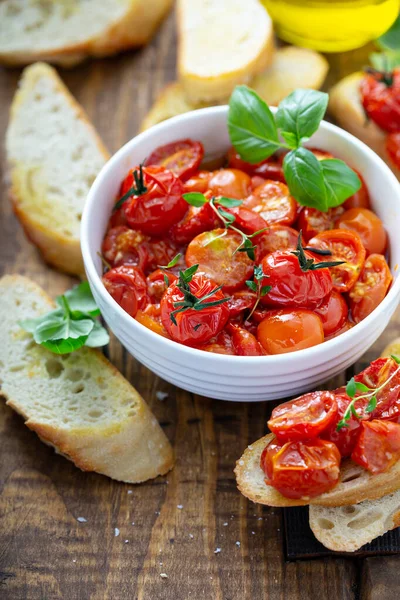 Bruschetta con tomates asados — Foto de Stock