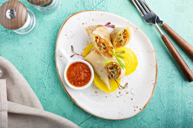 Baharatlı baharatlı Çin böreği.