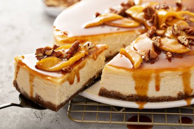 Elmalı karamelli cevizli cheesecake