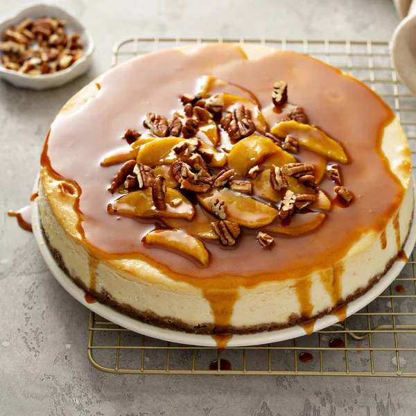 Apple caramel pecan cheesecake — Fotografie, imagine de stoc