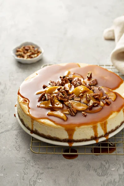 Apple caramel pecan cheesecake — Fotografie, imagine de stoc