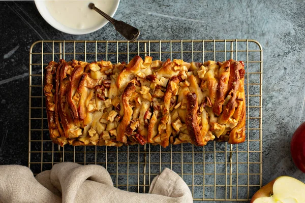 Mela pecan tirare a parte il pane — Foto Stock