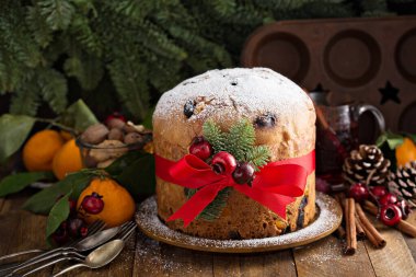 Geleneksel Noel panettone Kuruyemiş ile