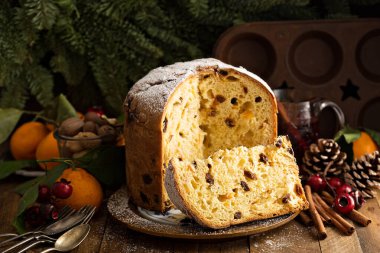 Geleneksel Noel panettone Kuruyemiş ile