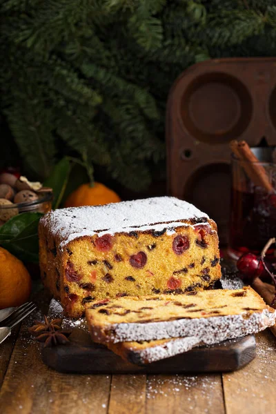 Kersen en chocolade fruit taart voor Kerstmis — Stockfoto