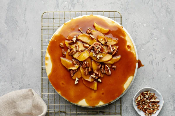 Apple caramel pecan cheesecake — Fotografie, imagine de stoc