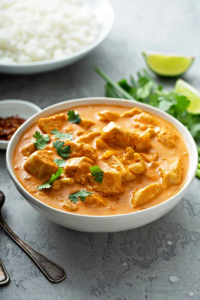 Kyckling och cashewröd curry — Stockfoto