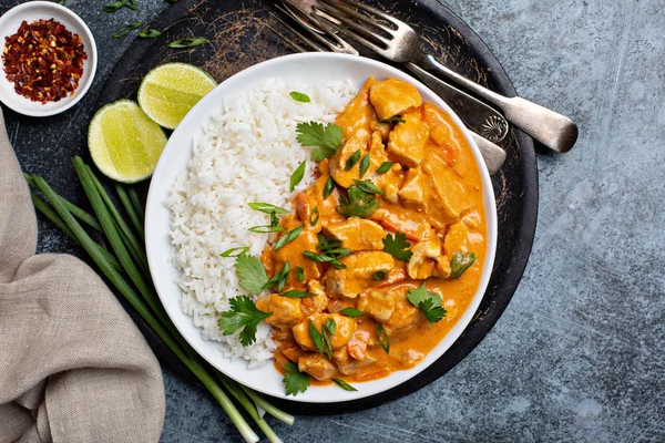 Kip en cashewrode curry — Stockfoto