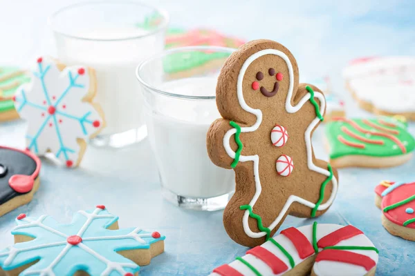 Gingerbread man cookie with milk — Stock Photo, Image