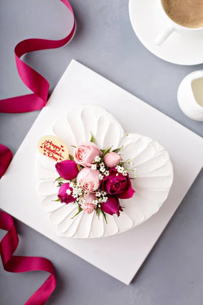 Torta di Giorno di San Valentino con crema — Foto Stock