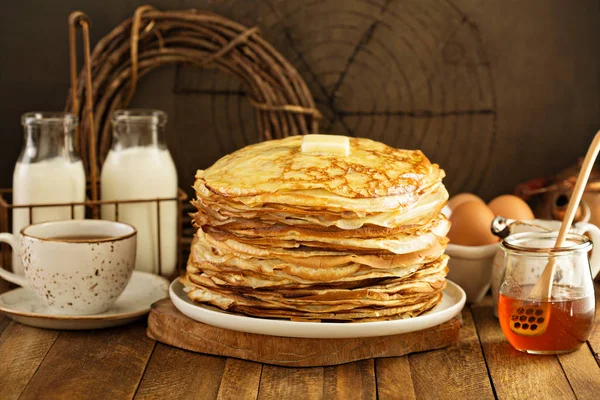 Stack of thin russian pancakes or crepes — Stock Photo, Image