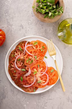 Taze domates carpaccio salatası.