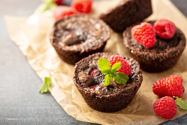 Homemade brownie bites with raspberries — Stock Photo, Image