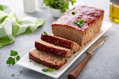 Baharatlı jöleli köfte.