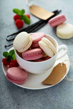 Vanilyalı ve ahududulu kurabiye.