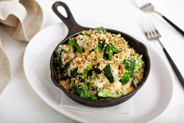 Broccoli crumble in a pan — Stock Photo, Image