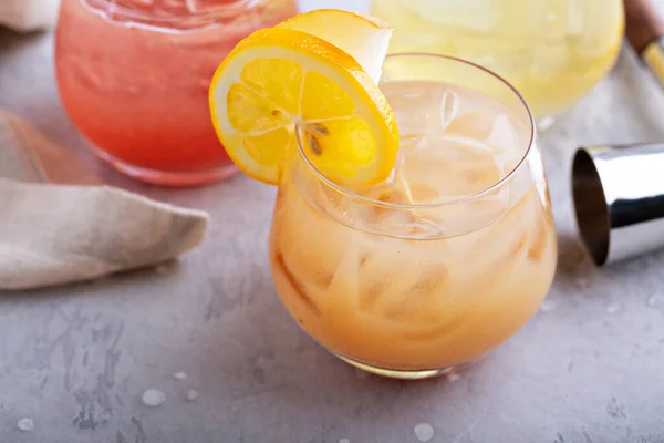 Winter and fall cocktails with apples and oranges — Stock Photo, Image