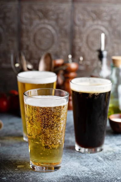 Assortiment bier in hoge glazen — Stockfoto