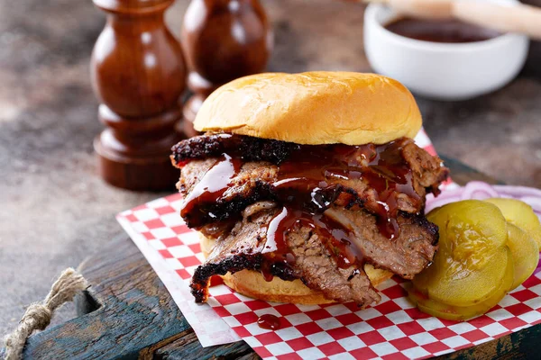 Smoked beef brisket sandwich — Stock Photo, Image