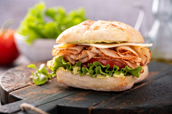 Fresh and healthy pesto turkey sandwich — Stock Photo, Image