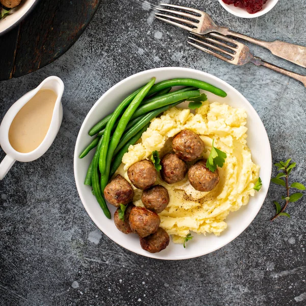 Boulettes de viande suédoises avec purée de pommes de terre — Photo