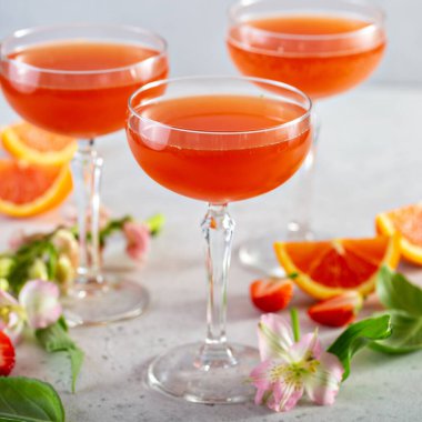 Çilekli ve fesleğenli soda.