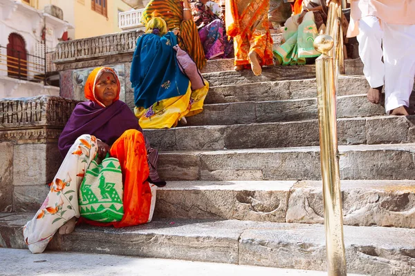 UDAIPUR, INDIA - JANUARY 12: Unidentified people near Jagdish te — Stock Photo, Image