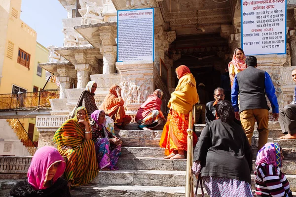 UDAIPUR, INDIA - JANUARY 12: Unidentified people near Jagdish te — Stock Photo, Image