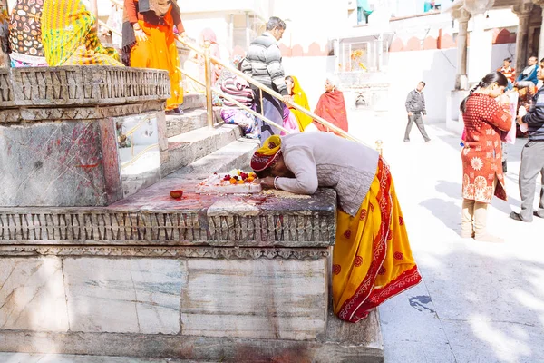 Udaipur, India - január 12-én: Ismeretlen emberek közelében te Klára — Stock Fotó