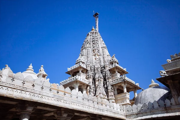 Intérieur du temple Ranakpur au Rajasthan, Inde — Photo