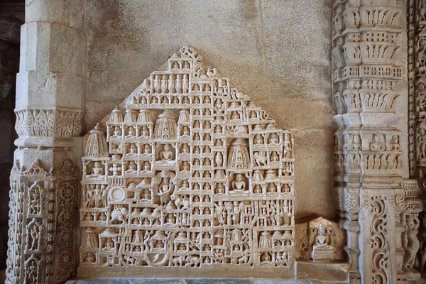 Interior do Templo de Ranakpur em Rajasthan, Índia — Fotografia de Stock