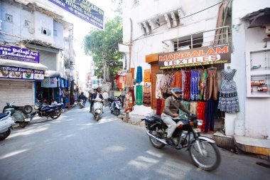 Udaipur, Hindistan - 12 Mart 2017: Udaipur, sokak görünümü