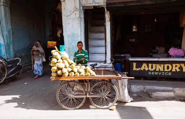 อุลดาปูร์ อินเดีย 12 มีนาคม ค.ศ. 2017: มุมมองถนนในอุไดปูร์ — ภาพถ่ายสต็อก