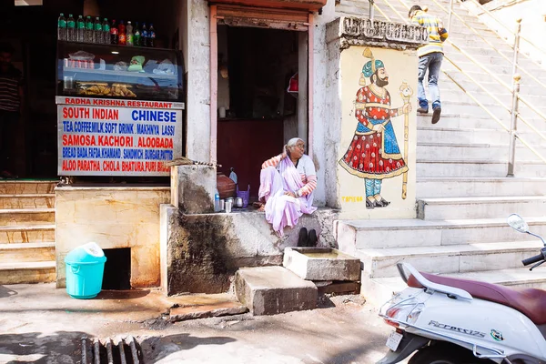 UDAIPUR, INDIA - 12 marzo 2017: Vista strada a Udaipur — Foto Stock