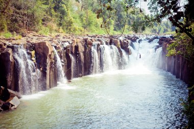 Tad pha souam şelale