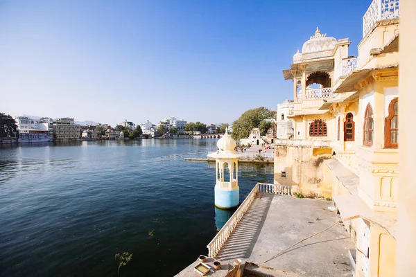 O majestoso lago Pichola, destino de viagem em Rajasthan, Udai — Fotografia de Stock