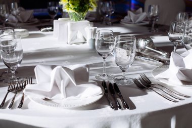 bir olay parti ya da düğün için ayarlanan tablo 