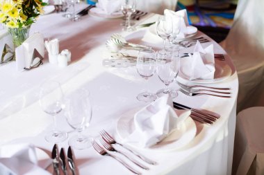 bir olay parti ya da düğün için ayarlanan tablo 