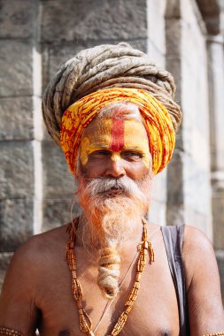 Katmandu - 17 Şubat: Sadhu Kathma Pashupatinath Tapınağı'nda