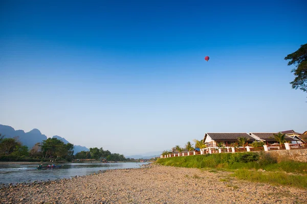 Sıcak hava balonu üzerinde sky Laos — Stok fotoğraf