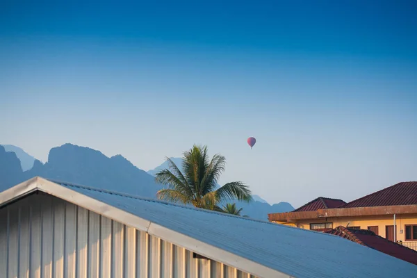 Mongolfiera in cielo in Laos — Foto Stock