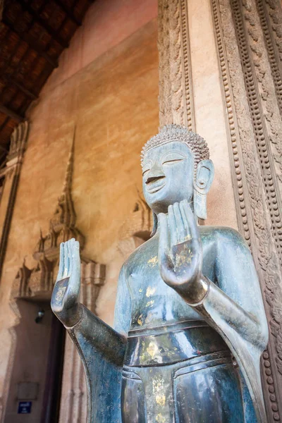 VIENTIANE, LAOS - FEB 2: Estátua de Buda de Bronze na Haw Phra Ka — Fotografia de Stock