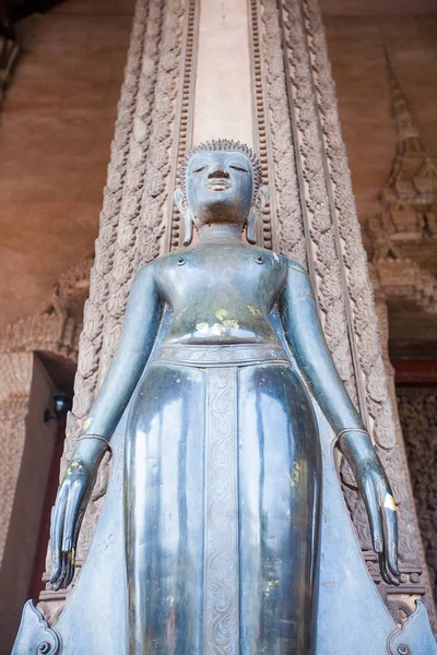 Vientiane, laos - feb 2: brons buddha staty på haw phra ka — Stockfoto