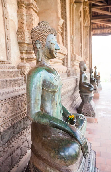 Vientiane, laos - 2 2: bronzová socha Buddhy v haw phra ka — Stock fotografie