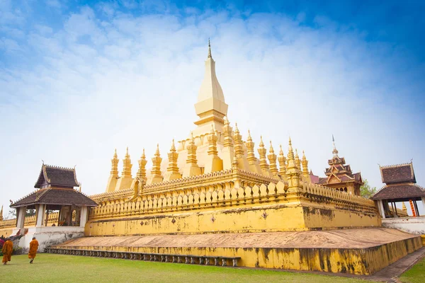 Золотой Ват Тхап Луанг во Вьентьяне, Лаос — стоковое фото