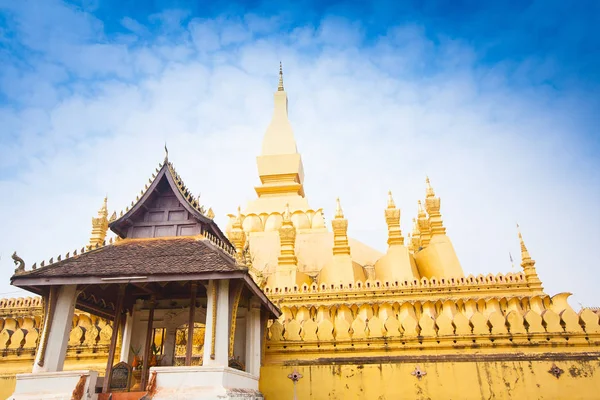 Golden Wat Thap Luang in Vientiane, Laos — Stockfoto